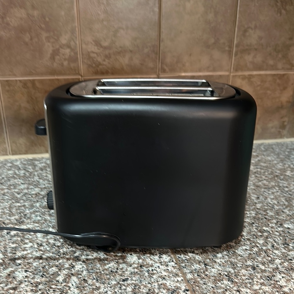 Amazon Basics Toaster - NEW - Picture 4 of 14